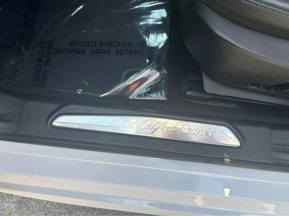 2019 Alfa Romeo Giulia - Image 11 of 12