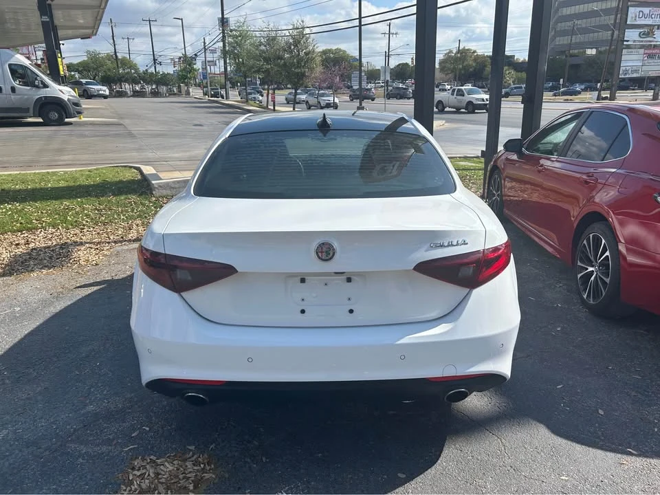 2019 Alfa Romeo Giulia - Image 5 of 12