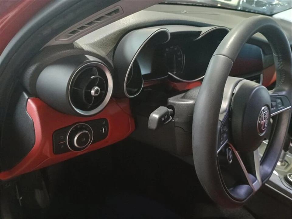 2019 Alfa Romeo Giulia - Image 17 of 31