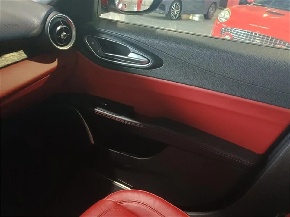 2019 Alfa Romeo Giulia - Image 25 of 31