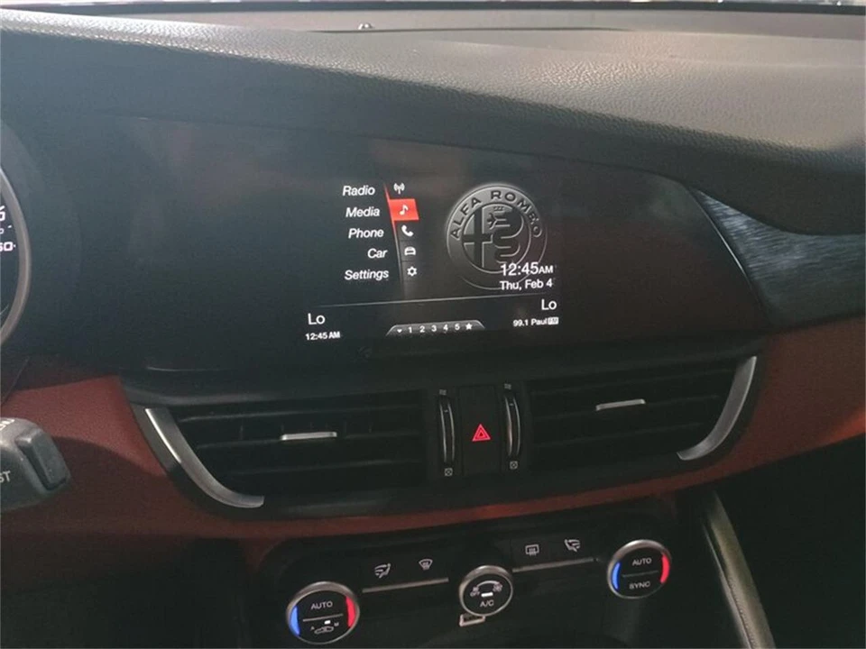 2019 Alfa Romeo Giulia - Image 27 of 31