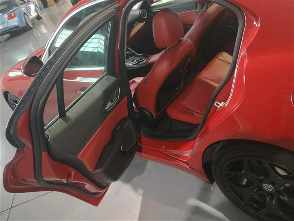 2019 Alfa Romeo Giulia - Image 29 of 31