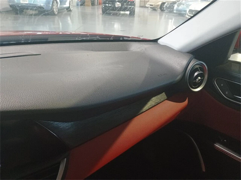 2019 Alfa Romeo Giulia - Image 24 of 31