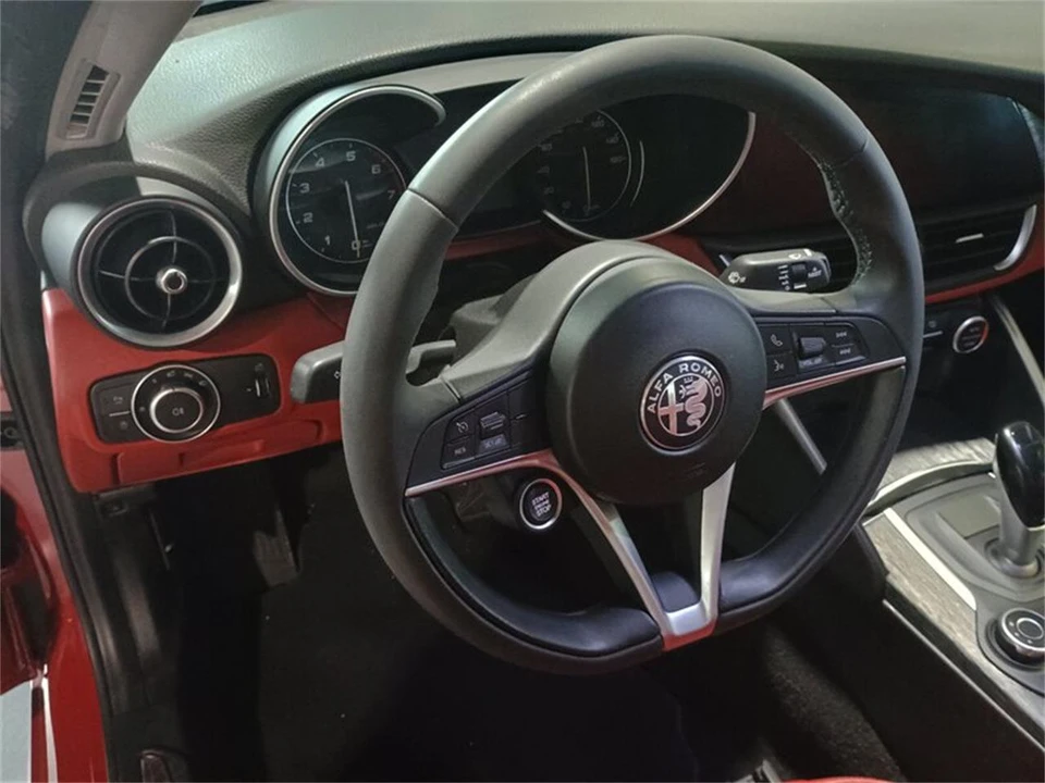 2019 Alfa Romeo Giulia - Image 18 of 31