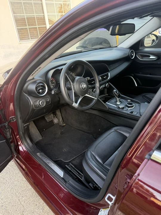 2019 Alfa Romeo Giulia - Image 5 of 14