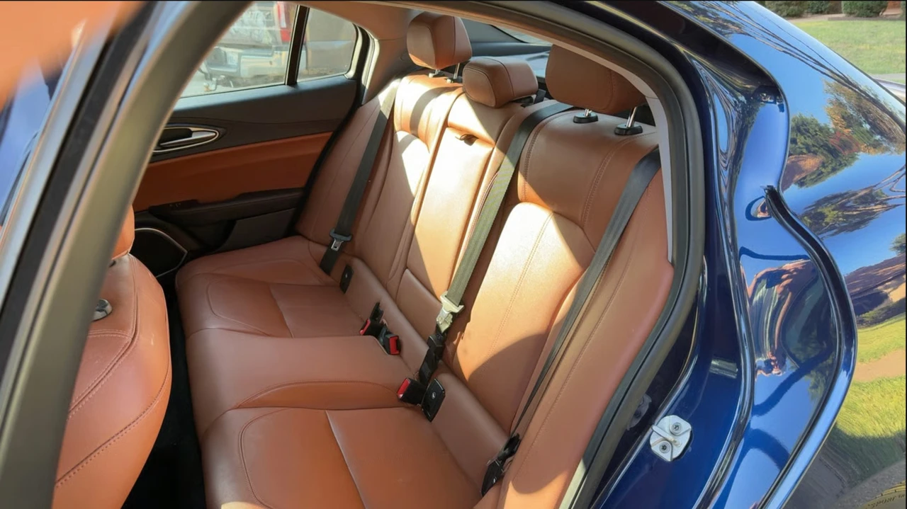 2019 Alfa Romeo Giulia - Image 14 of 20