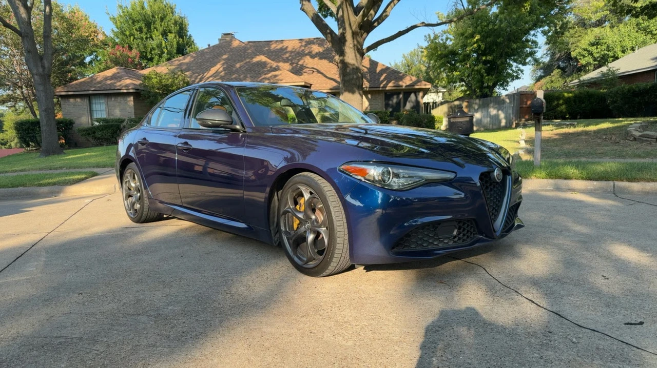 2019 Alfa Romeo Giulia - Image 2 of 20