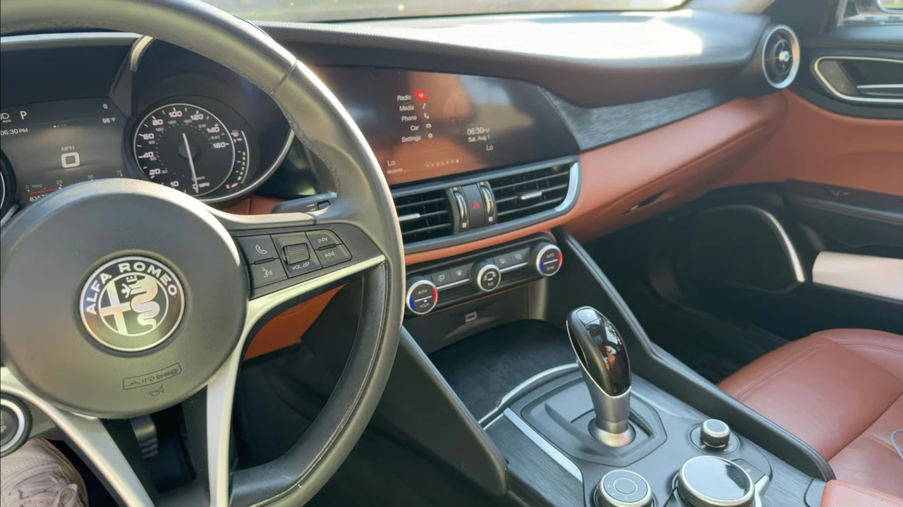 2019 Alfa Romeo Giulia - Image 10 of 20