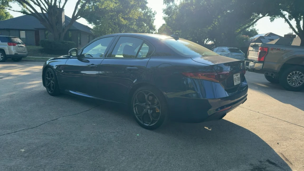 2019 Alfa Romeo Giulia - Image 9 of 20
