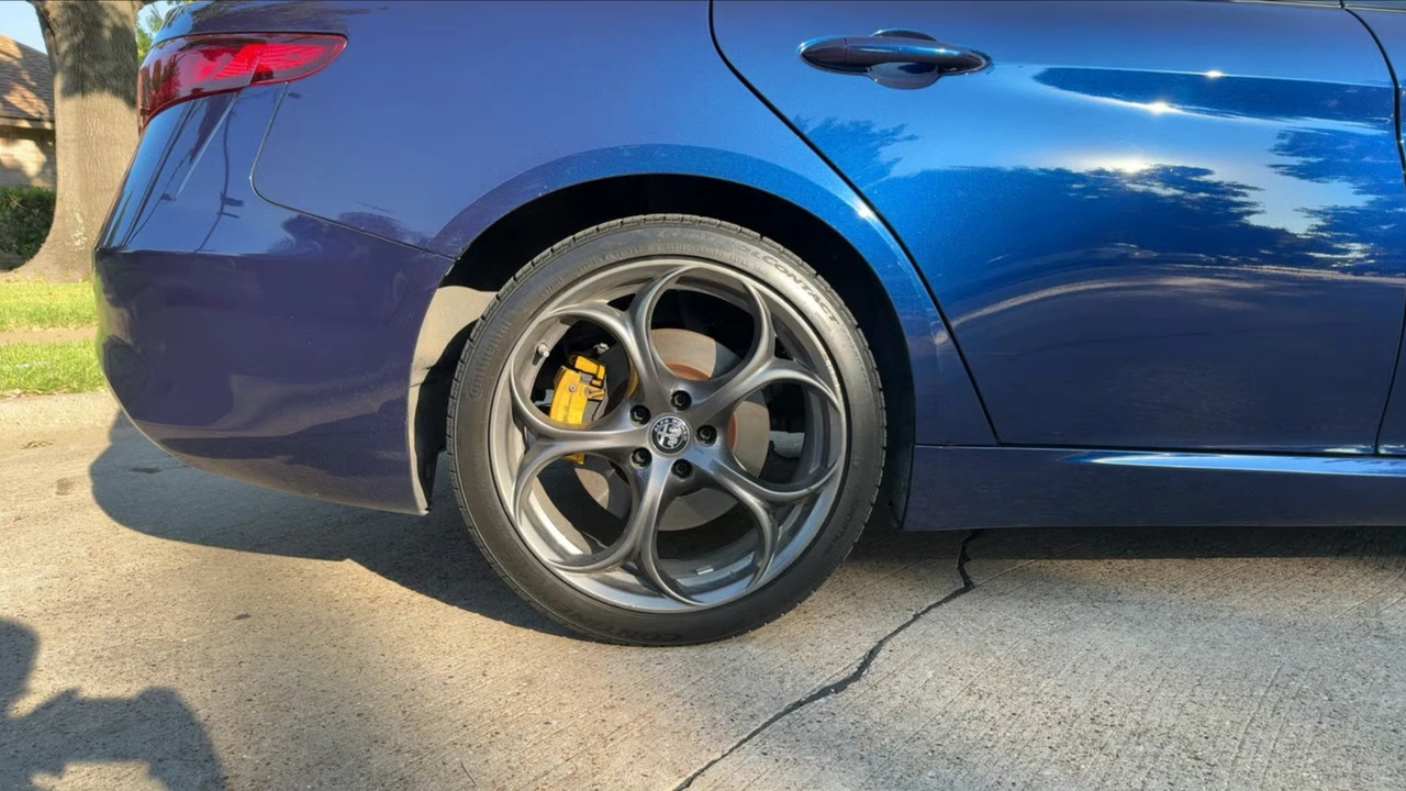 2019 Alfa Romeo Giulia - Image 5 of 20