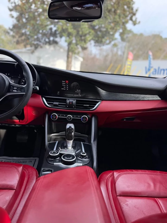 2019 Alfa Romeo Giulia - Image 6 of 12