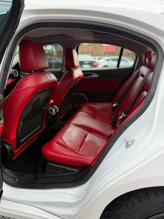 2019 Alfa Romeo Giulia - Image 9 of 12