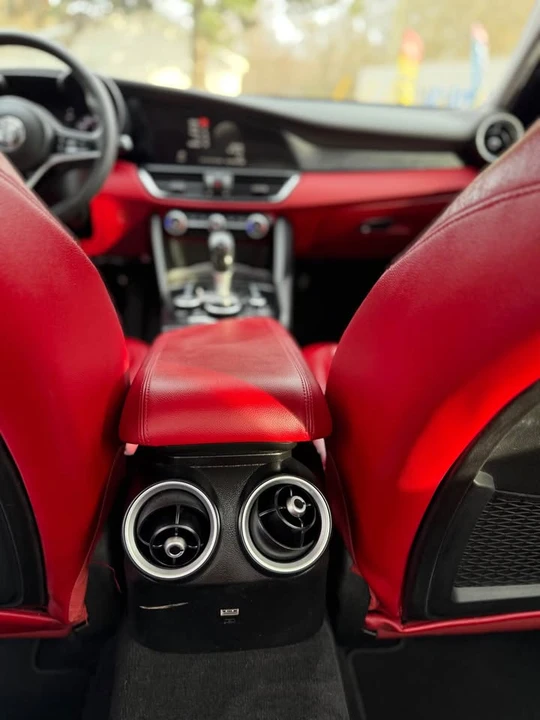 2019 Alfa Romeo Giulia - Image 7 of 12