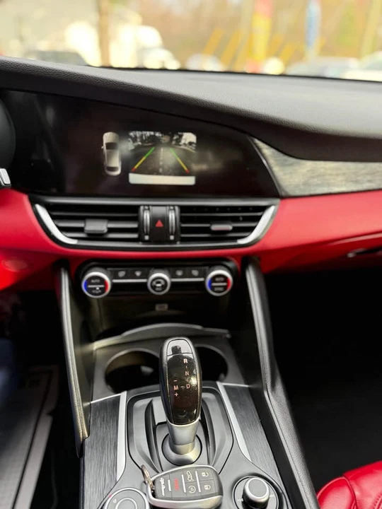 2019 Alfa Romeo Giulia - Image 11 of 12