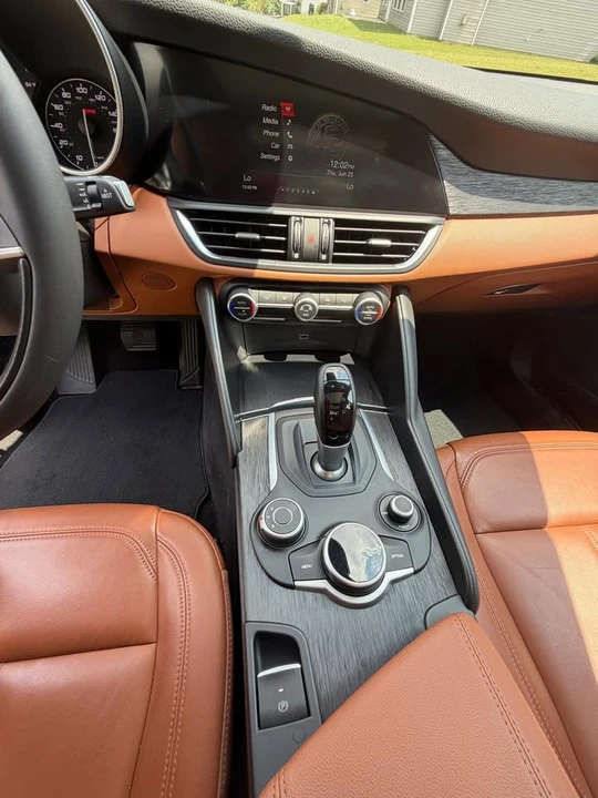 2019 Alfa Romeo Giulia - Image 7 of 13