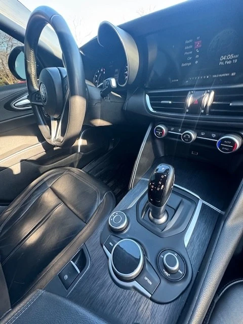 2019 Alfa Romeo Giulia - Image 11 of 19