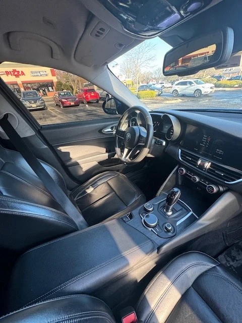 2019 Alfa Romeo Giulia - Image 10 of 19