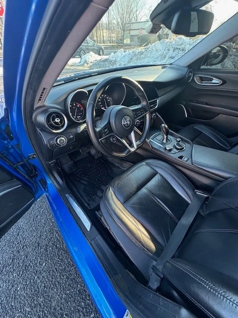 2019 Alfa Romeo Giulia - Image 15 of 19