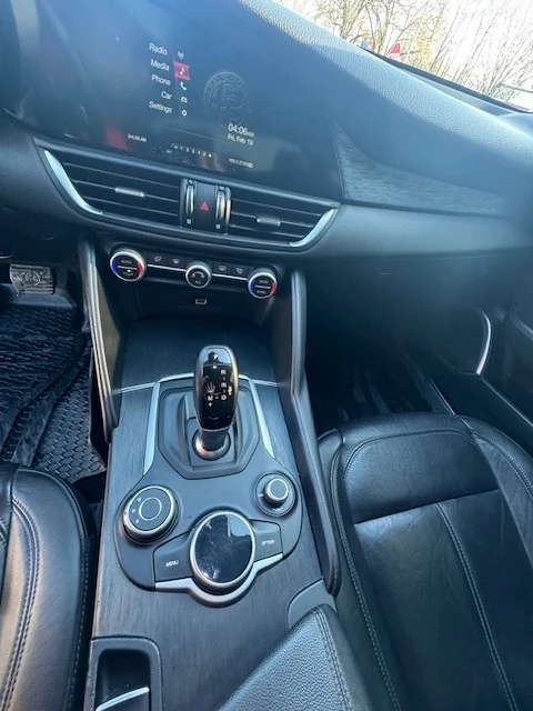 2019 Alfa Romeo Giulia - Image 17 of 19