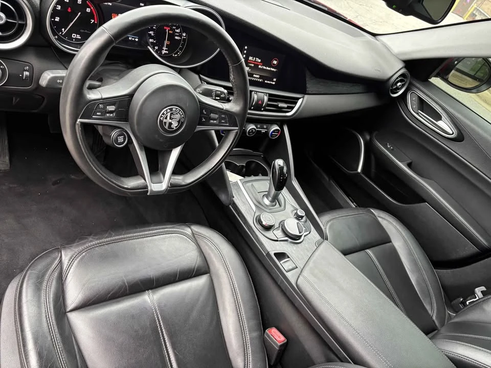 2019 Alfa Romeo Giulia - Image 7 of 10