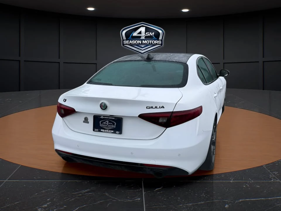 2019 Alfa Romeo Giulia - Image 10 of 20