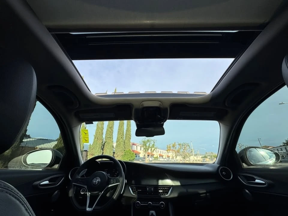 2019 Alfa Romeo Giulia - Image 16 of 20