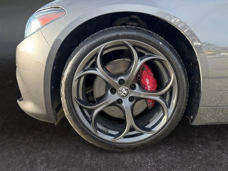 2019 Alfa Romeo Giulia - Image 9 of 20