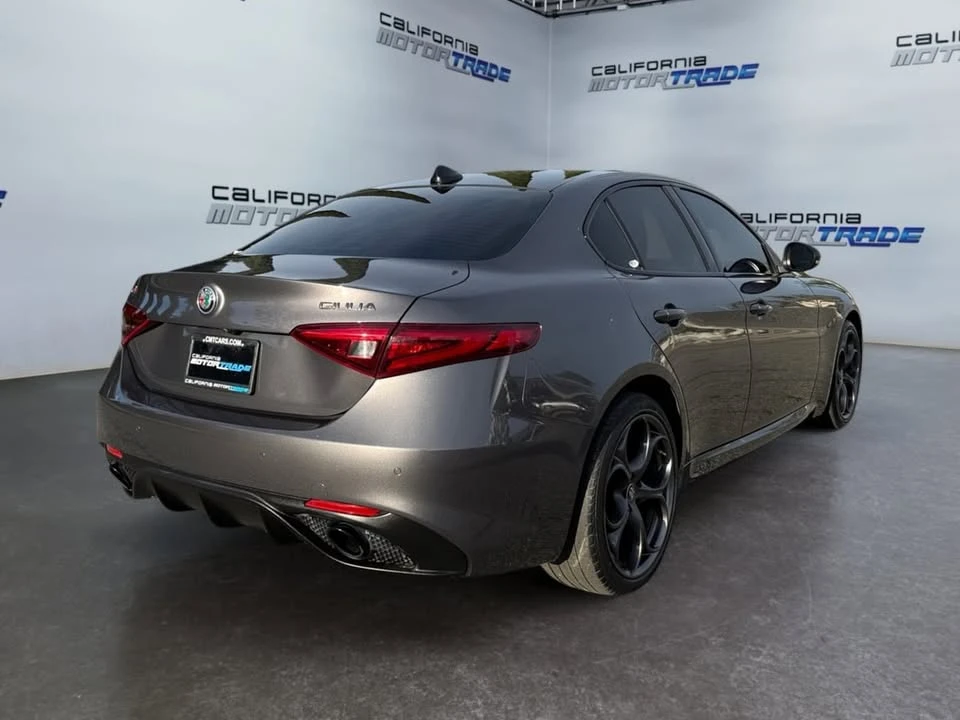 2019 Alfa Romeo Giulia - Image 5 of 20