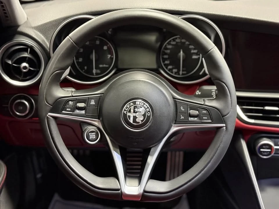 2019 Alfa Romeo Giulia - Image 13 of 19