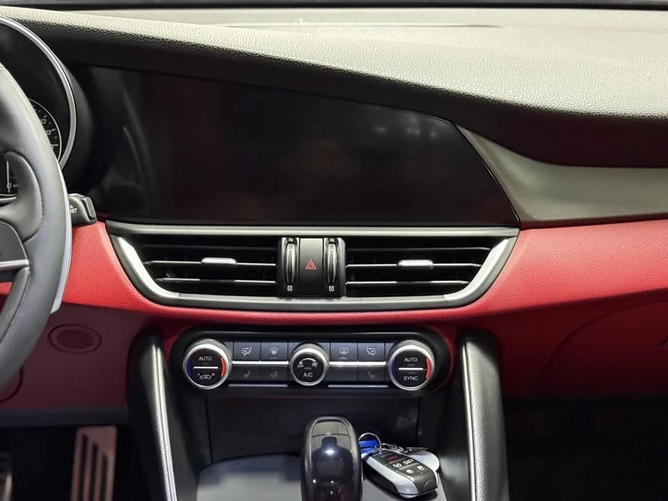2019 Alfa Romeo Giulia - Image 17 of 19