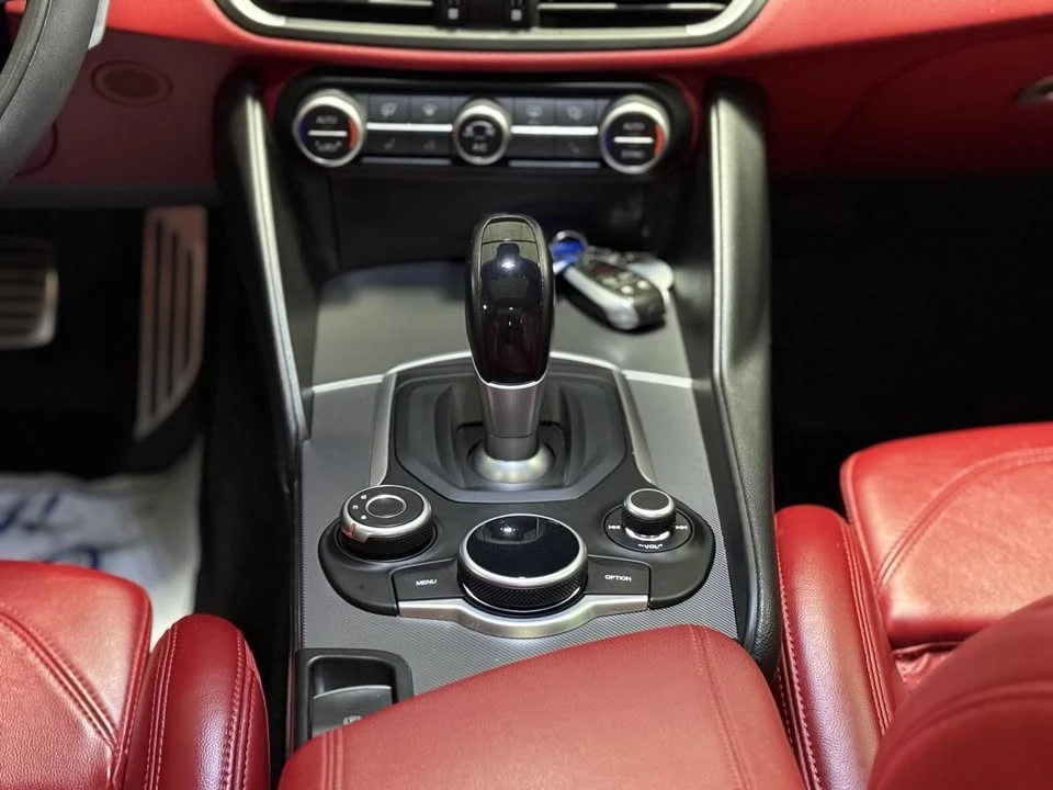 2019 Alfa Romeo Giulia - Image 16 of 19