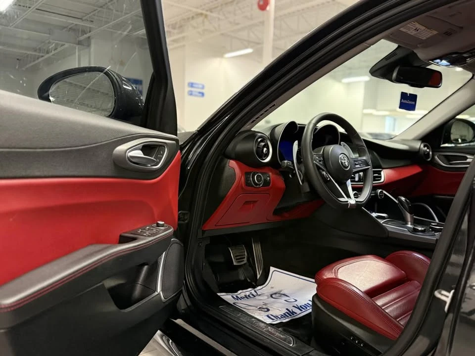 2019 Alfa Romeo Giulia - Image 11 of 19
