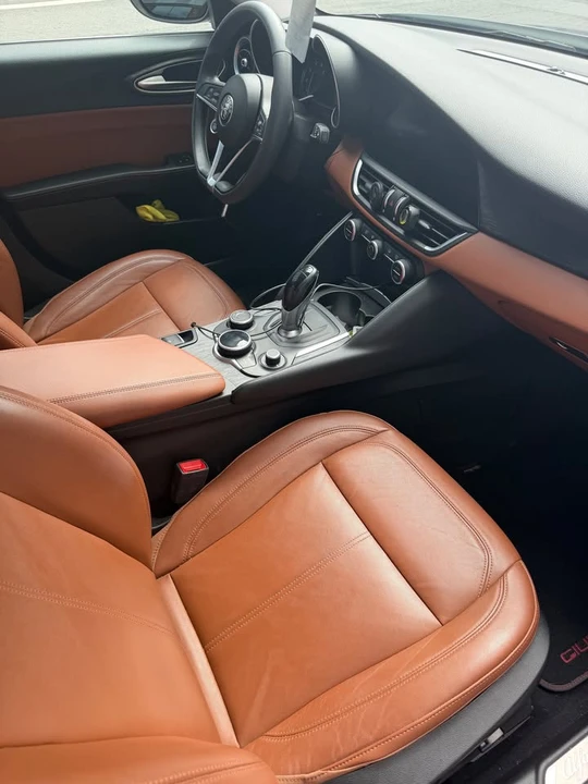 2019 Alfa Romeo Giulia - Image 6 of 8