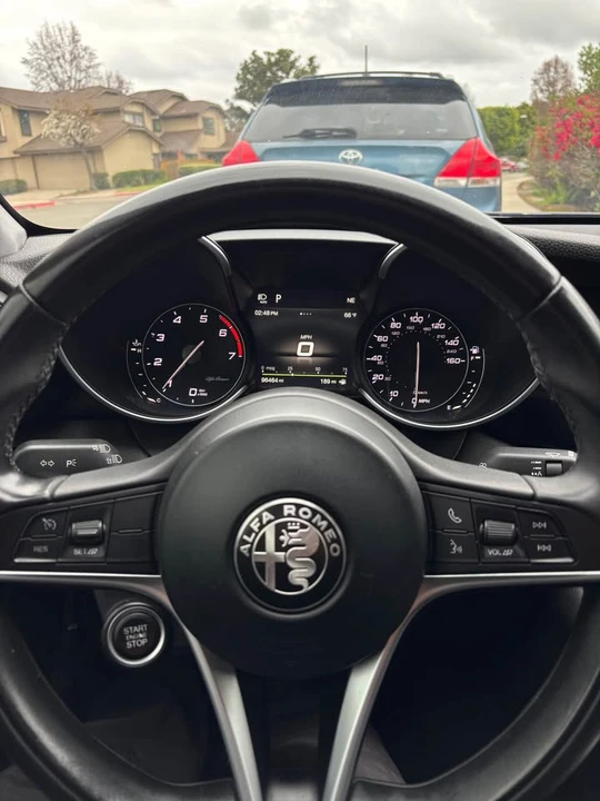 2019 Alfa Romeo Giulia - Image 9 of 10