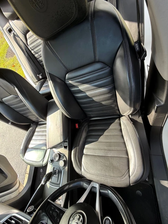 2019 Alfa Romeo Giulia - Image 15 of 21