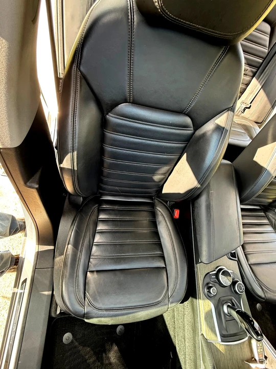 2019 Alfa Romeo Giulia - Image 14 of 21