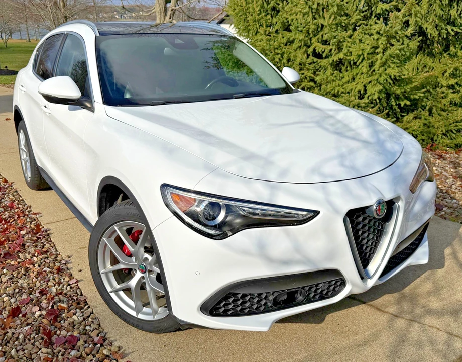 2019 Alfa Romeo Giulia - Image 10 of 21
