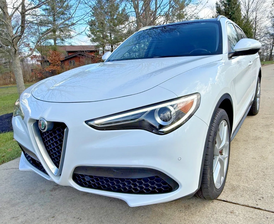 2019 Alfa Romeo Giulia - Image 9 of 21