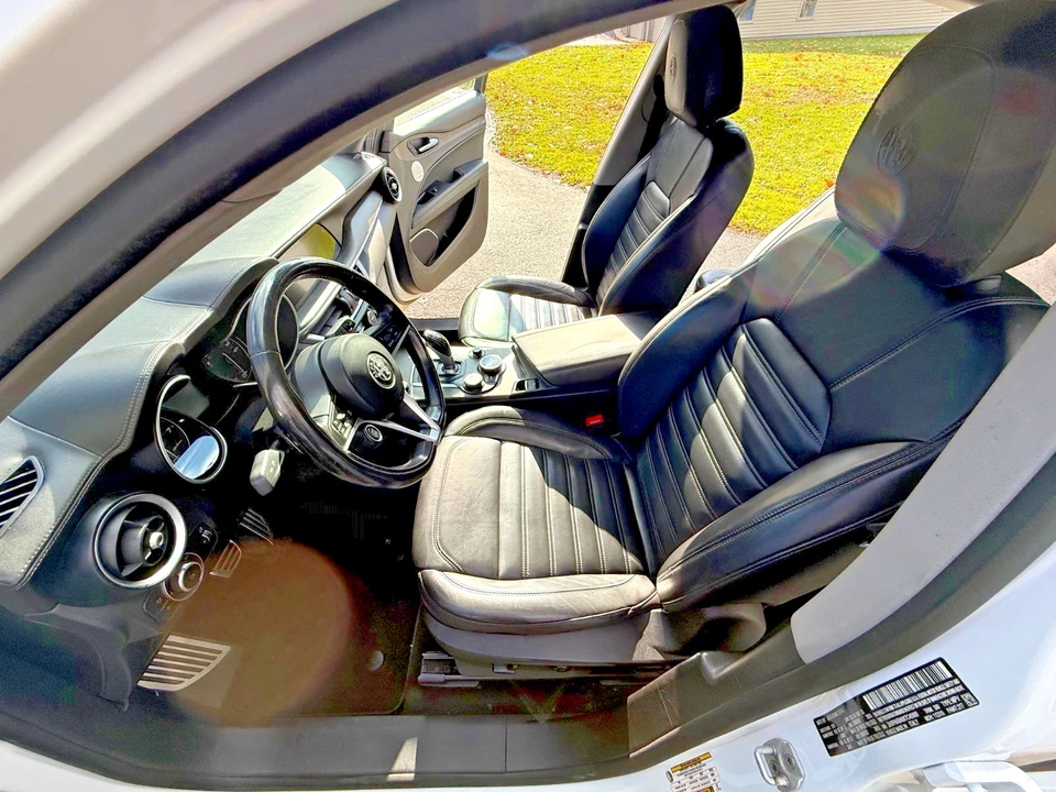 2019 Alfa Romeo Giulia - Image 13 of 21