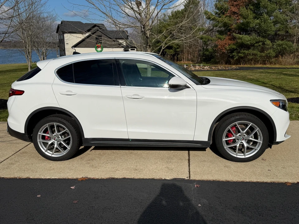2019 Alfa Romeo Giulia - Image 2 of 21