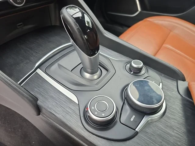 2019 Alfa Romeo Giulia - Image 18 of 19