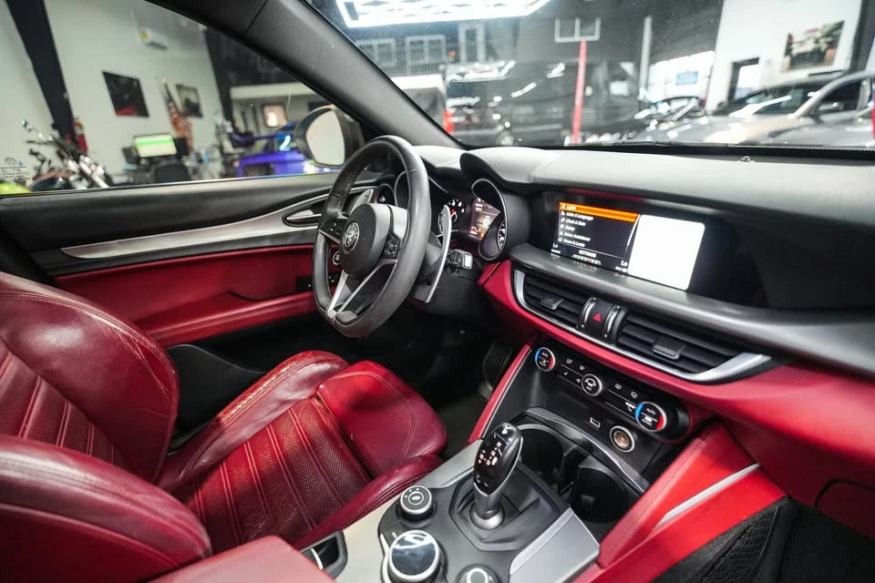 2019 Alfa Romeo Stelvio - Image 19 of 20