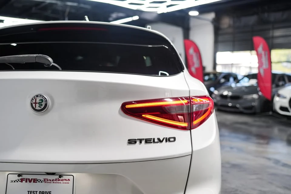 2019 Alfa Romeo Stelvio - Image 11 of 20