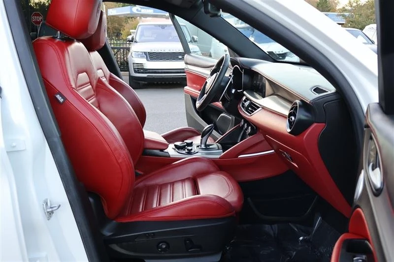 2019 Alfa Romeo Stelvio - Image 16 of 20
