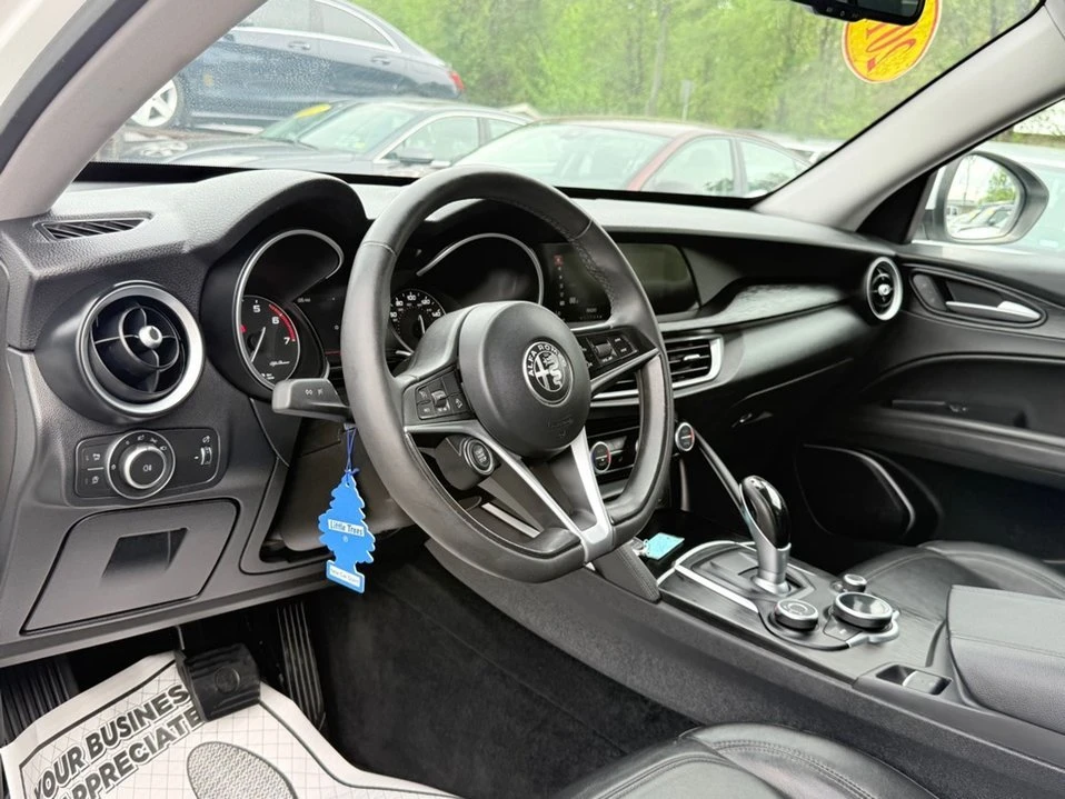 2019 Alfa Romeo Stelvio - Image 15 of 20