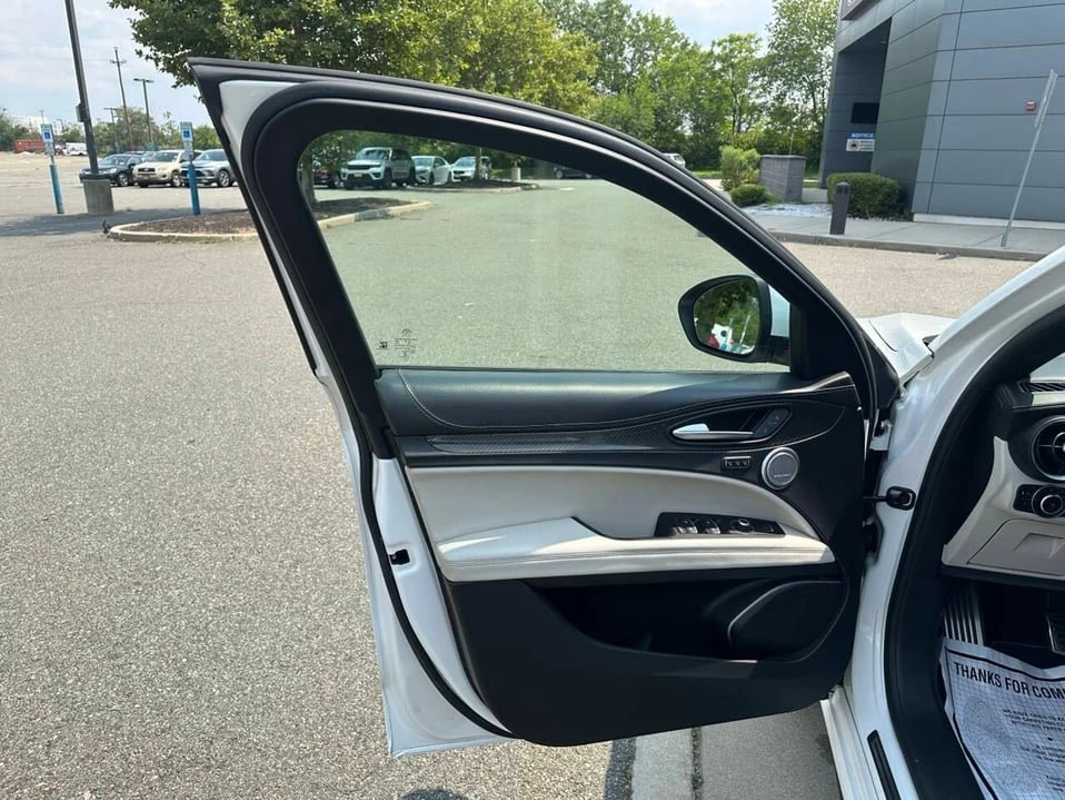 2019 Alfa Romeo Stelvio - Image 11 of 20