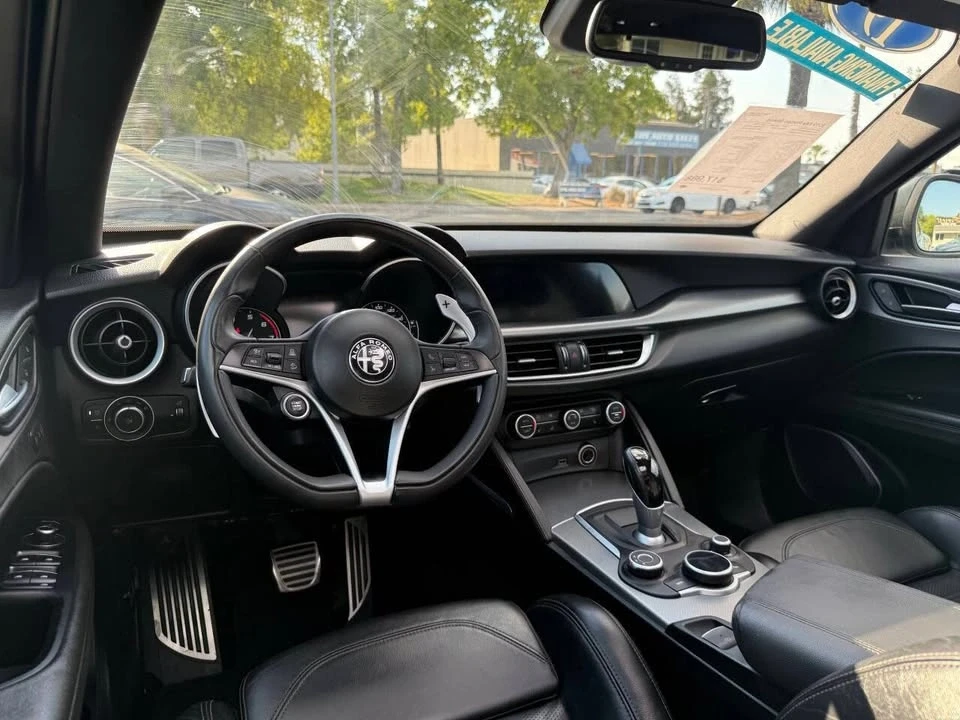 2019 Alfa Romeo Stelvio - Image 17 of 19