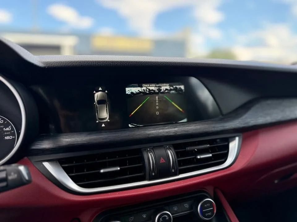 2019 Alfa Romeo Stelvio - Image 15 of 18