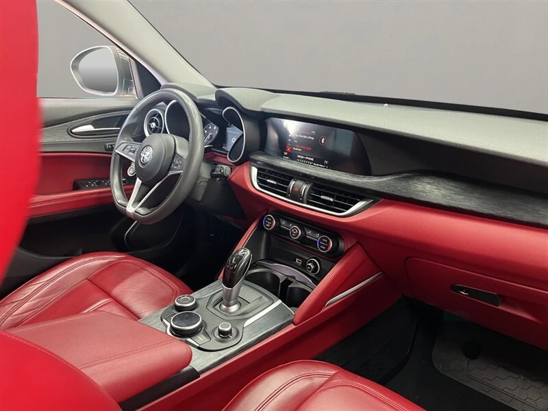 2019 Alfa Romeo Stelvio - Image 18 of 20