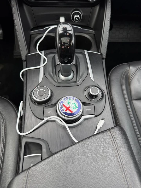 2019 Alfa Romeo Stelvio - Image 15 of 18